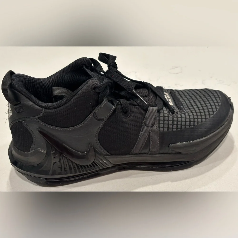 Nike LeBron Witness 7 Basketball Shoes Black/Anthracite Youth Size 6.5